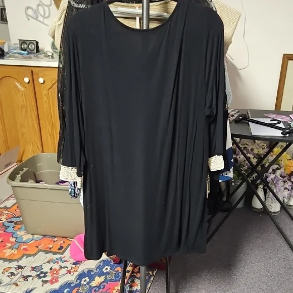 Hannah Relaxed Black 3/4 Sleeve Tunic - Picture 4 of 4